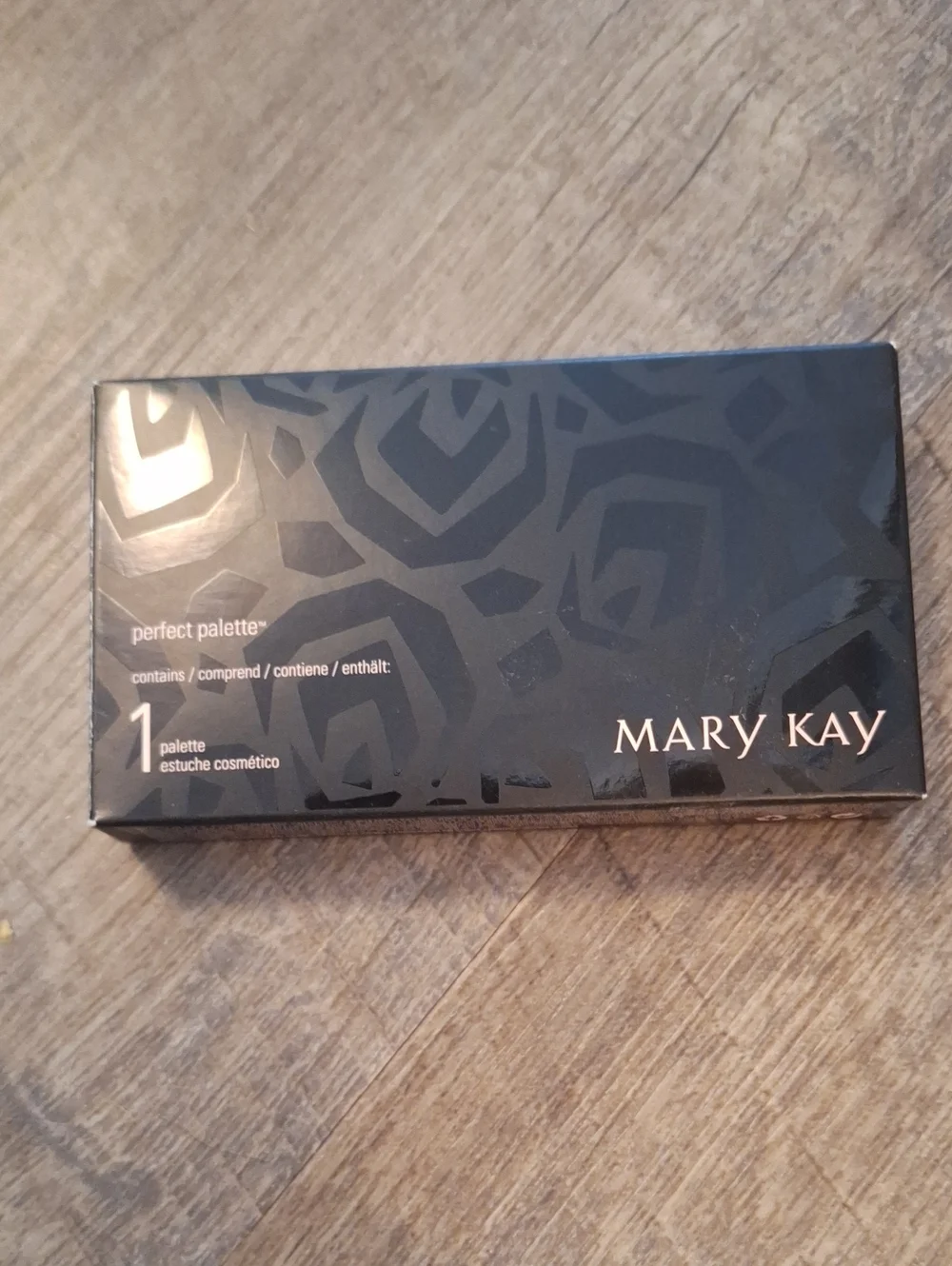Mary Kay Perfect Palette Compact in Black